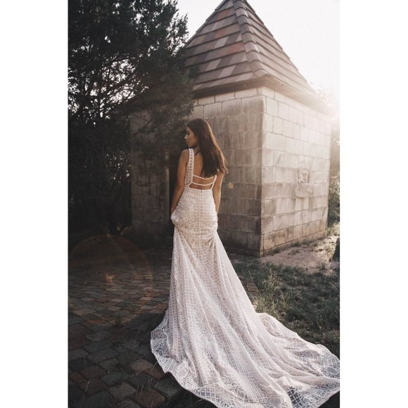 Calla Blanche Connie 18108 Wedding Gown Size 8 - Picture 4 of 11